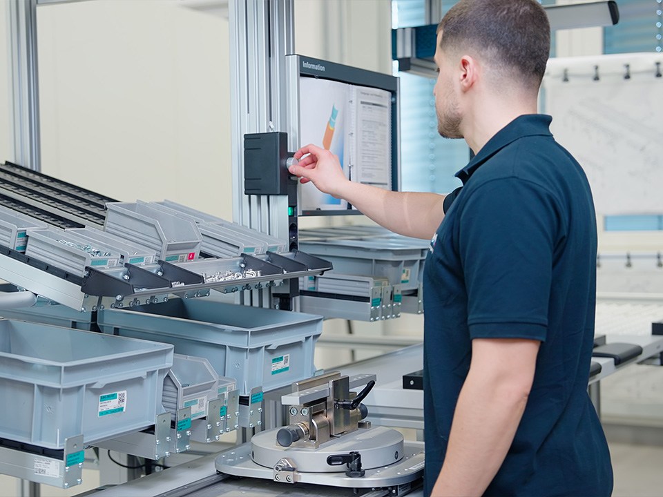 Reparaturarbeitsplatz - FMS-Technik AG Reparaturarbeitsplatz - FMS-Technik AG